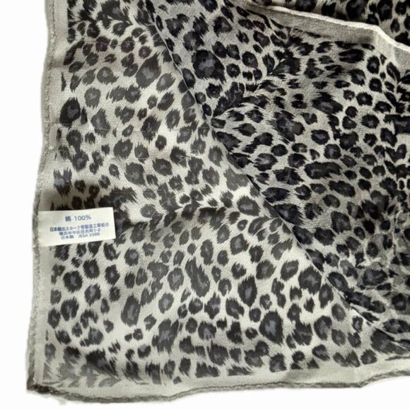Women's Silk Cheetah Print Artisanal Neck Scarf White Charcoal Gray Blue 21x21"… - Picture 7 of 13
